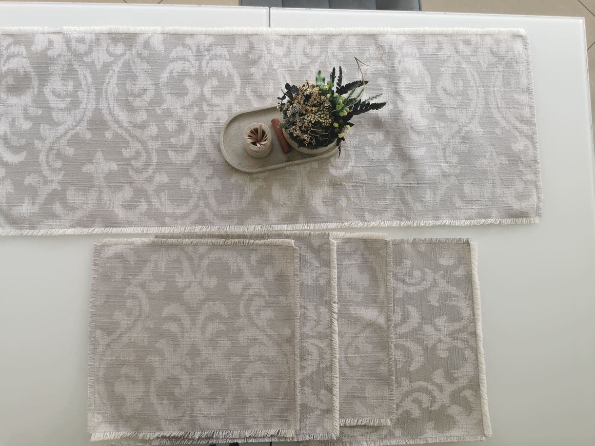 Balti Stalo padėkliukai su takeliu