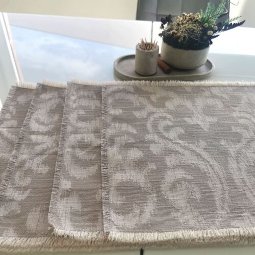 Balti Stalo padėkliukai