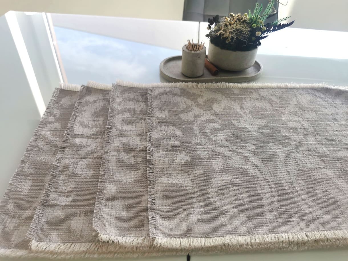 Balti Stalo padėkliukai